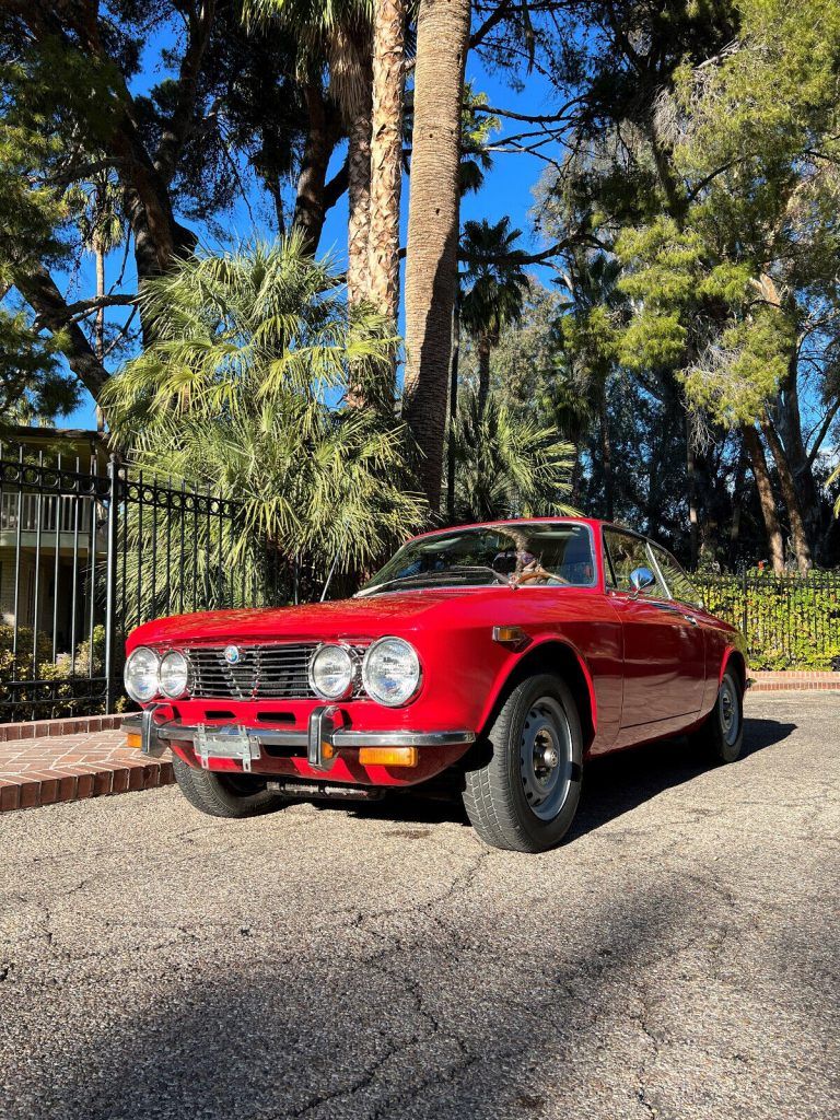 1973 Alfa Romeo GTV 2000 (gran Tourismo Veloce) 105 Sereis Sport Coupe