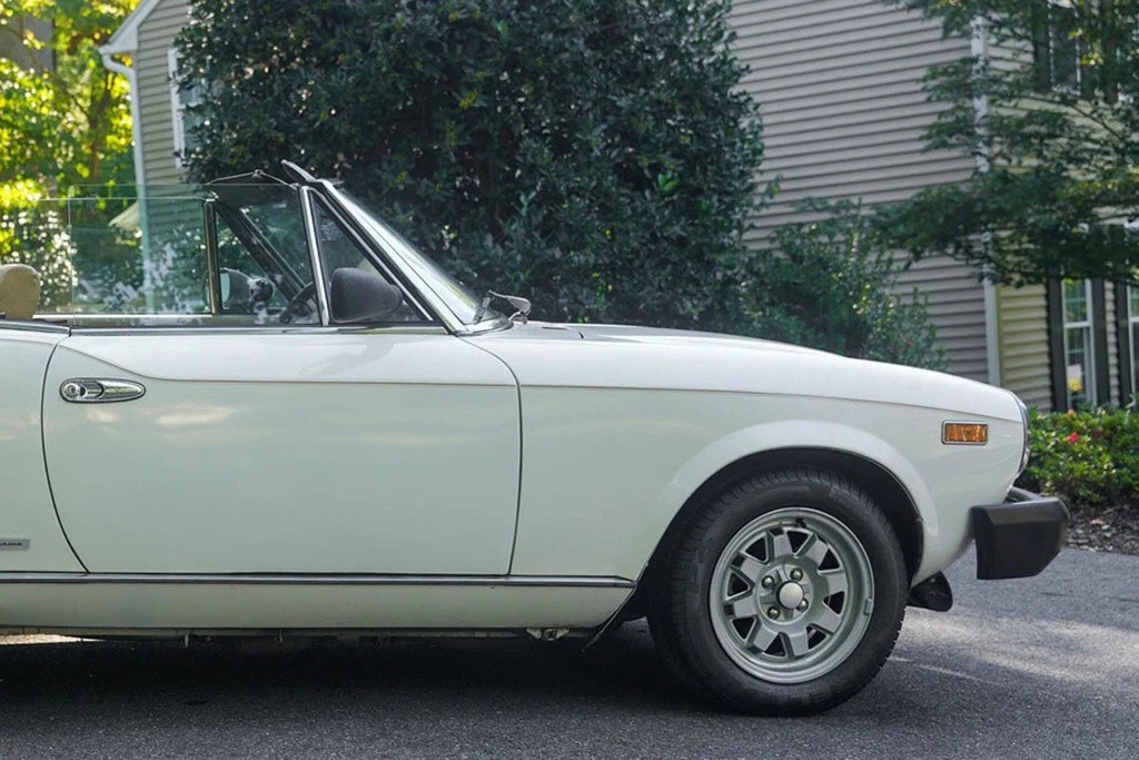 1983 Fiat 124 Spider Pininfarina Azzurra
