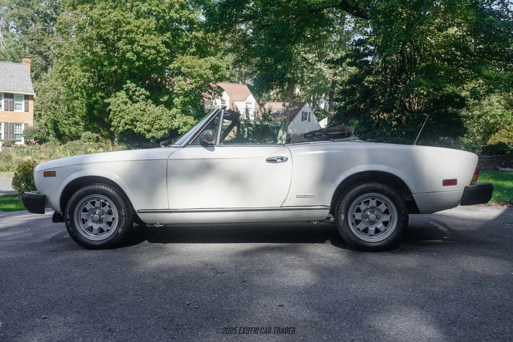 1983 Fiat 124 Spider Pininfarina Azzurra