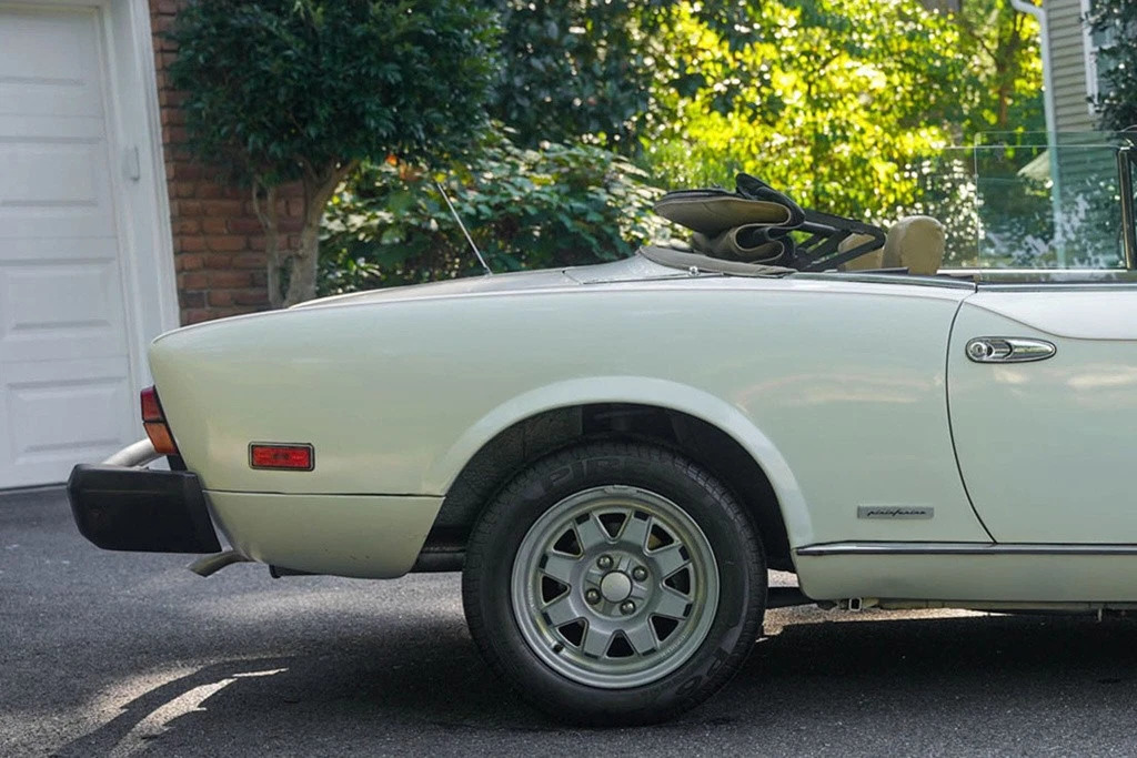 1983 Fiat 124 Spider Pininfarina Azzurra